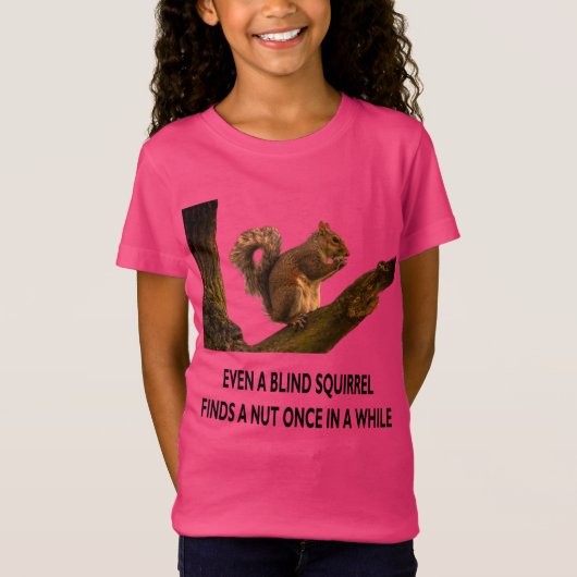 盲目のリスでも堅苦しい女の子を見つける Tシャツ (正面)