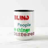 盲目の人々はマグを見ます マグカップ (中央)
