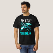 直す人、壊す人 メカニック ギフト 電気工 Tシャツ (正面フル)