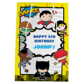 直流漫画 | Justice League -チビ(小さくかわいく書いた感じ)誕生日 ミディアムペーパーバッグ (裏面)