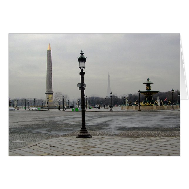 直立したパリ (正面横)