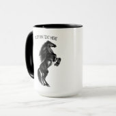 直立黒野馬 – スケッチ – テキストを追加 マグカップ (正面左)