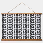 相互に接続された円と 吊り下げ型タペストリー (正面)