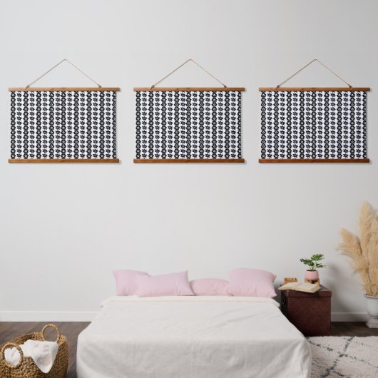 相互に接続された円と 吊り下げ型タペストリー (寝室)