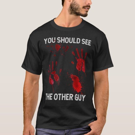 相手の顔を見てみろ 血まみれ サラスティック Tシャツ (正面)