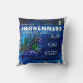 眉が開くと膝を曲げる クッション (裏面)