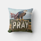 看板に突き刺さった禿げ祈たワシ クッション (正面)