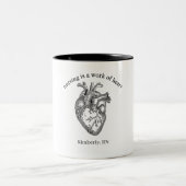 看護はハート・コーヒー・マグカップの仕事 ツートーンマグカップ (中央)