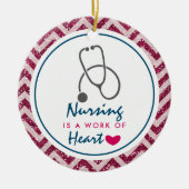 看護は聴診器を用いたハートことわざの仕事 セラミックオーナメント (正面)