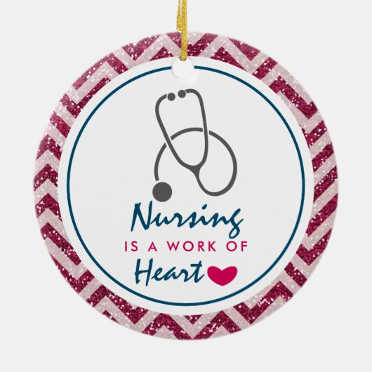 看護は聴診器を用いたハートことわざの仕事 セラミックオーナメント (裏面)