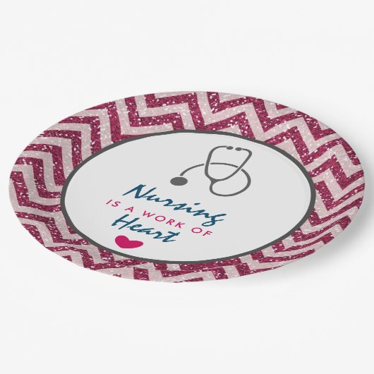 看護は聴診器を用いたハートことわざの仕事 ペーパープレート (アングル)