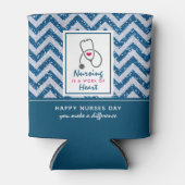 看護は聴診器を用いたハートことわざの仕事 缶クーラー (正面)