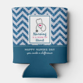 看護は聴診器を用いたハートことわざの仕事 缶クーラー (裏面)