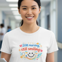 看護を続けて、笑顔も続く 看護師Tシャツ