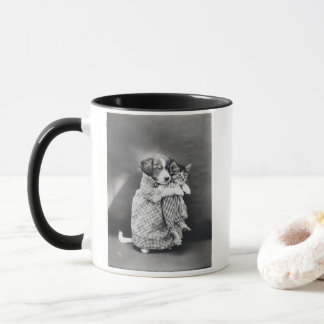 看護婦の子犬と子猫 ハリー・ウィッティア・フリーズ 1914年 マグカップ