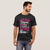 看護学位ロード中未来の看護師 1 Tシャツ (正面フル)