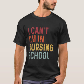 看護学校に通ってるから無理 ルーズな看護師 ナース Tシャツ