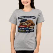 看護学校を卒業したナマケモノの卒業祝いTシャツ – G トライブレンドＴシャツ (正面)