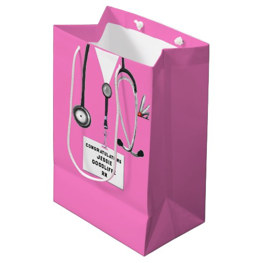 看護学校卒業中抱き枕 ミディアムペーパーバッグ (正面アングル)