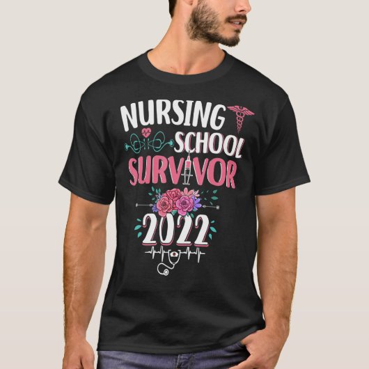 看護学校生存者2022ナース卒業スタッド Tシャツ (正面)