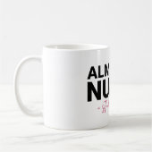 看護学生のピンク文字スクリプト コーヒーマグカップ (左)