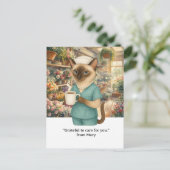 看護師が花屋の前でコーヒーを飲んでいる ポストカード (スタンド正面)