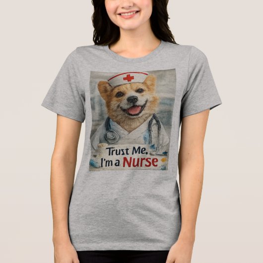 看護師だってさ、信じてよね 面白い犬のTシャツ トライブレンドＴシャツ (正面)