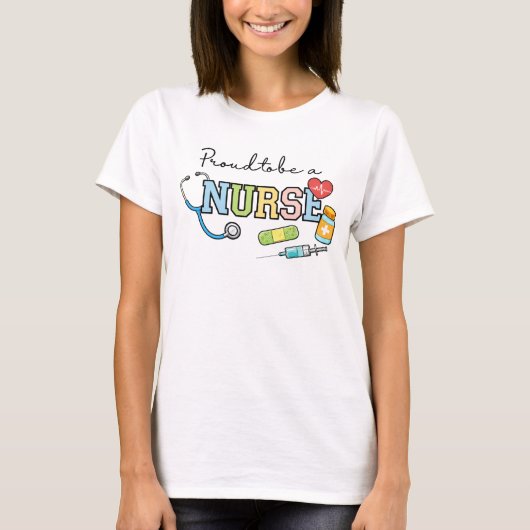 看護師であることを誇りに思う – かわいい医療デザイン Tシャツ (正面)