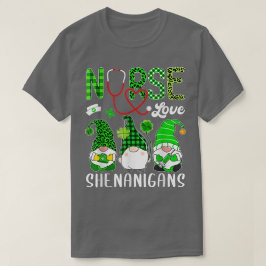 看護師の恋愛の騒ぎ 面白い小人 セントパトリックの日 Tシャツ (デザイン正面)