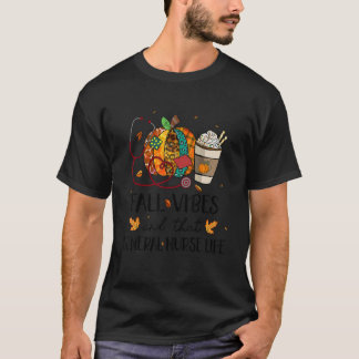 看護師ヒョウ柄カボチャ 落ち着いたオータムヴィーブと看護師ライフ Tシャツ