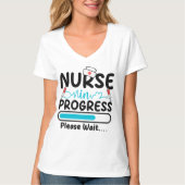 看護師修行中 ローディング 女性用Vネック Tシャツ (正面)