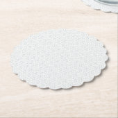 真っ白で特徴のない表面が視界を埋め尽くしている。 ペーパーコースター (アングル)