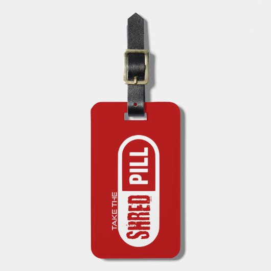 真っ白な丸薬を飲む ラゲッジタグ (正面縦)