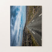 真っ直ぐな景観道路の風景写真 ジグソーパズル (縦)