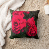 真っ赤なバラが咲き誇る クッション (ブランケット)
