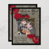 真っ赤なバラの花びらが舞うビーチウェディング セーブザデート (正面/裏面)