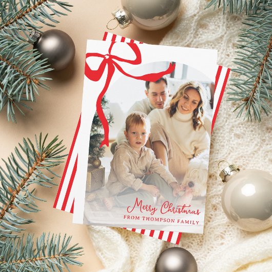 真っ赤な手描きリボンのアーチの写真　クリスマス シーズンカード