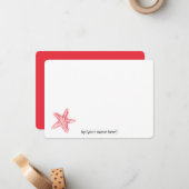 真っ赤な星型のヒトデが海岸の海にぽつんと佇んでいる ノートカード (正面/裏面インサイチュ)