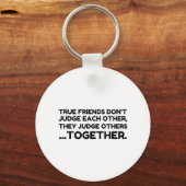 真の友は互いを判断せず、互いを判断する キーホルダー (正面)