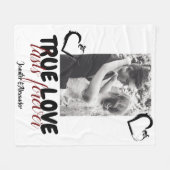 真の愛は永遠に続くハートかわいいカップルの写真  フリースブランケット (正面(横))