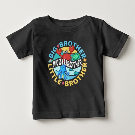 真ん中の弟は兄でもあり弟でもある ベビーTシャツ (正面)
