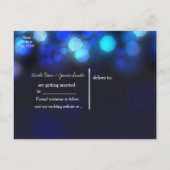 真夜中の空の青いライトウェディング日付を保存 案内ポストカード (裏面)