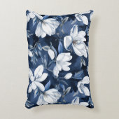 真夜中の背景に白いマグノリア模様 アクセントクッション (正面(垂直))