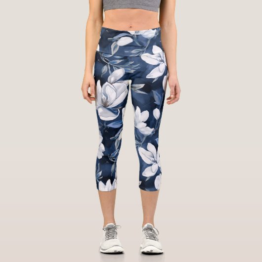 真夜中の背景に白いマグノリア模様 カプリレギンス (正面)