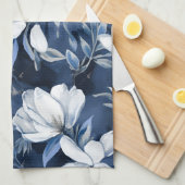 真夜中の背景に白いマグノリア模様 キッチンタオル (四つ折り)