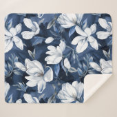 真夜中の背景に白いマグノリア模様 シェルパブランケット (正面(横))