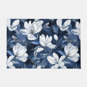 真夜中の背景に白いマグノリア模様 ドアマット (正面)