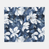 真夜中の背景に白いマグノリア模様 フリースブランケット (正面(横))