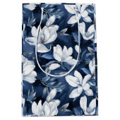 真夜中の背景に白いマグノリア模様 ミディアムペーパーバッグ (正面)