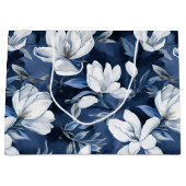 真夜中の背景に白いマグノリア模様 ラージペーパーバッグ (正面)